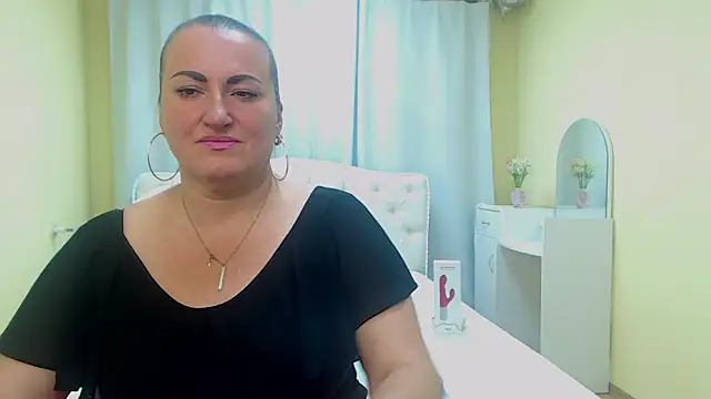 DianaMGG online show from May 2026 05:27:02 AM
