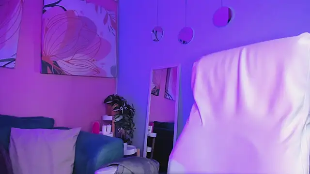 Bella walker  online show from September 2025 08:20:02 PM