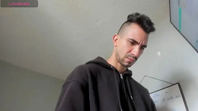 Snapshot of K_cique chatting on October 2025 05:30:01 PM K cique online show from October 2025 05:30:01 PM