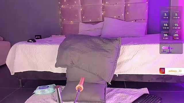  Ashley 33 online show from December 2025 08:15:01 PM