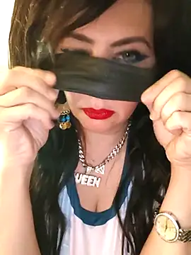 Loly2025 online show from May 2026 06:09:01 PM