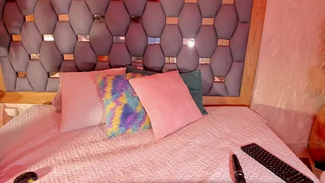 hillary uckerman  online show from March 2025 12:00:01 PM