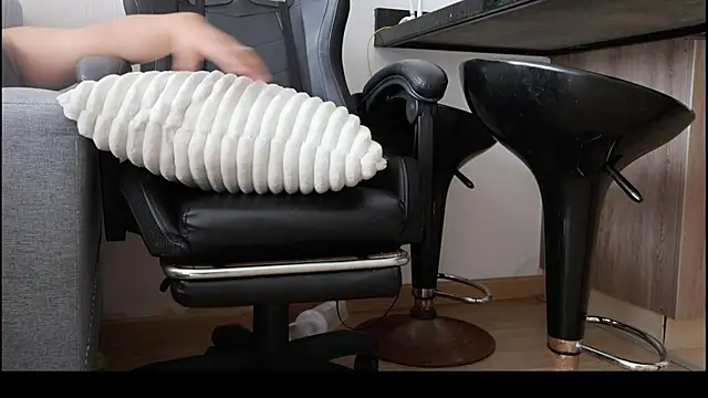 Karla Stein2025 online show from December 2025 04:01:02 PM