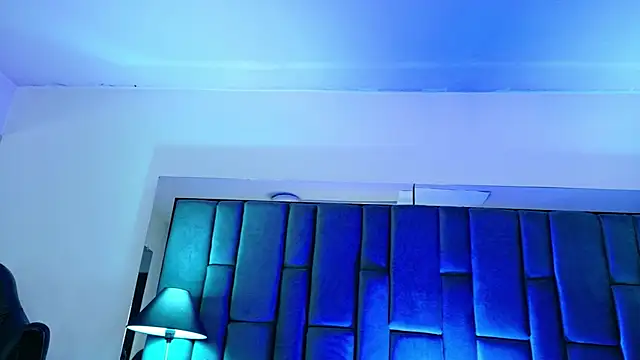 Aisha Nowak online show from October 2025 03:22:01 PM