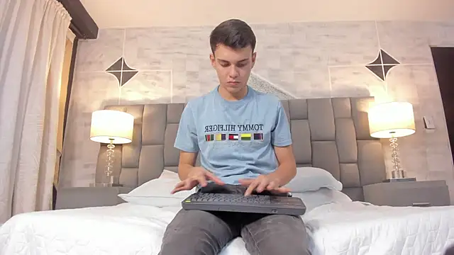 JacobRoberts1 online show from February 2025 11:14:02 AM