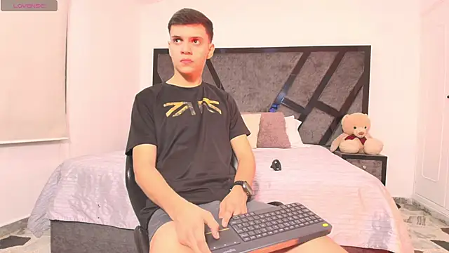 JacobRoberts1 online show from March 2025 04:29:02 AM