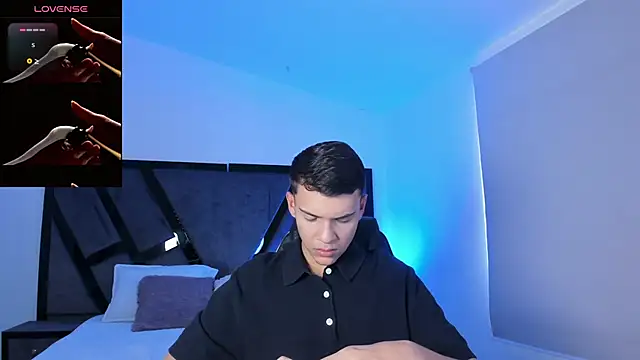 JacobRoberts1 online show from October 2025 08:51:01 PM