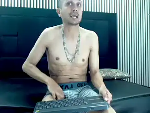 Snapshot of JhonTorres018 chatting on February 2025 06:48:01 AM JhonTorres018 online show from February 2025 06:48:01 AM