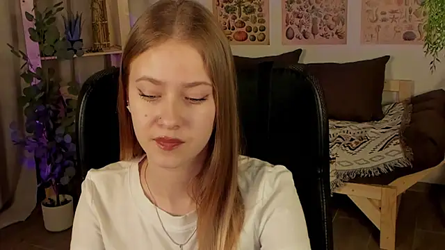 EveMundie online show from March 2025 12:34:01 PM