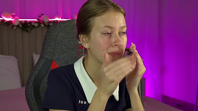 EveMundie online show from September 2025 12:15:02 PM