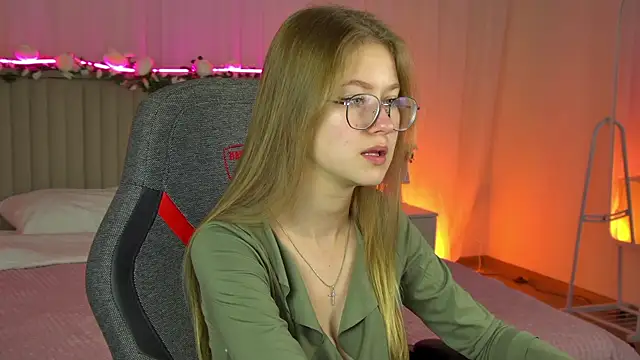 EveMundie online show from September 2025 06:39:02 AM