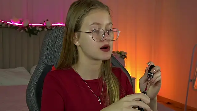 EveMundie online show from September 2025 12:10:02 PM