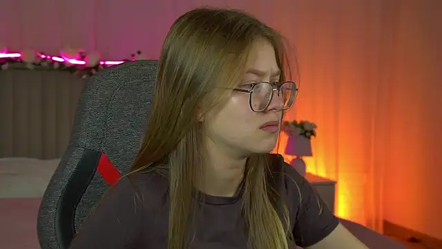 EveMundie online show from October 2025 12:44:02 PM