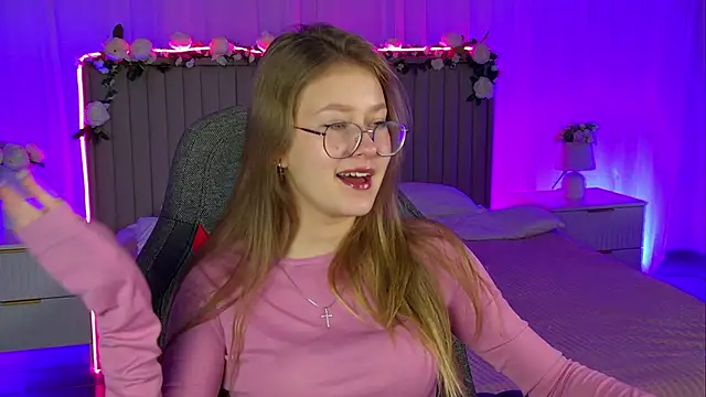 EveMundie online show from November 2025 12:27:02 PM