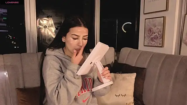 Ivanna West online show from November 2025 10:04:02 AM