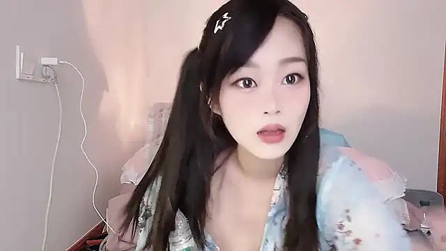 Snapshot of yueyue2003 chatting on March 2025 02:15:02 PM yueyue2003 online show from March 2025 02:15:02 PM