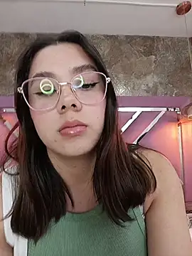 Snapshot of EmmaSulivan chatting on May 2026 02:45:01 PM EmmaSulivan online show from May 2026 02:45:01 PM