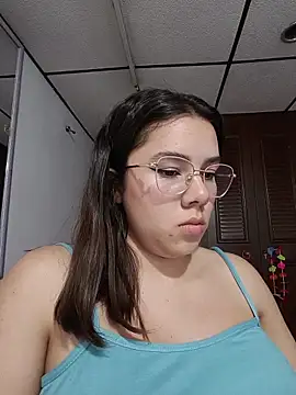 Snapshot of EmmaSulivan chatting on May 2026 10:17:01 PM EmmaSulivan online show from May 2026 10:17:01 PM
