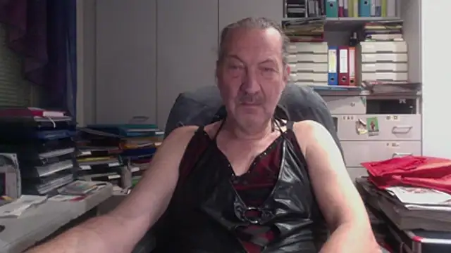 Snapshot of HMStraps01 chatting on December 2025 05:41:01 PM HMStraps01 online show from December 2025 05:41:01 PM