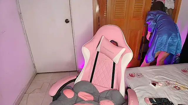 Snapshot of Peach_Rose_ chatting on November 2025 09:06:02 PM Peach Rose online show from November 2025 09:06:02 PM