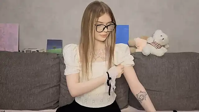 CarolinePepper online show from May 2026 01:48:02 PM