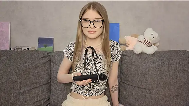 CarolinePepper online show from May 2026 01:27:01 PM
