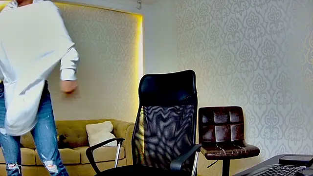 Snapshot of MaxKaiden chatting on March 2026 05:35:02 AM MaxKaiden online show from March 2026 05:35:02 AM