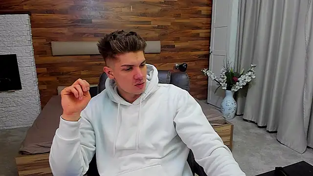 Snapshot of MaxKaiden chatting on March 2026 06:17:02 AM MaxKaiden online show from March 2026 06:17:02 AM