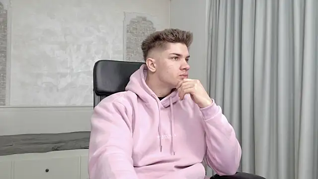 Snapshot of MaxKaiden chatting on April 2026 04:21:02 AM MaxKaiden online show from April 2026 04:21:02 AM