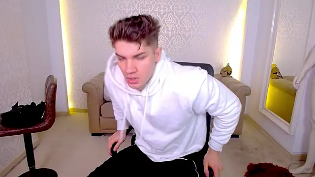 Snapshot of MaxKaiden chatting on April 2026 04:39:02 AM MaxKaiden online show from April 2026 04:39:02 AM