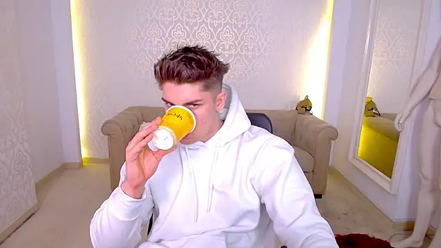 Snapshot of MaxKaiden chatting on April 2026 09:13:01 AM MaxKaiden online show from April 2026 09:13:01 AM