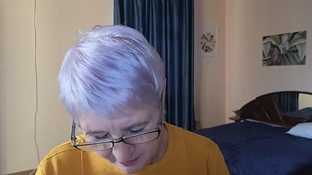 Snapshot of Sandra_Snowflake chatting on November 2025 11:43:02 AM Sandra Snowflake online show from November 2025 11:43:02 AM