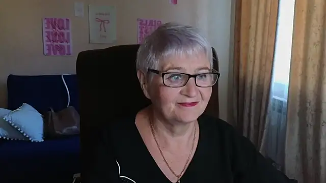 Snapshot of Sandra_Snowflake chatting on May 2026 04:10:01 AM Sandra Snowflake online show from May 2026 04:10:01 AM