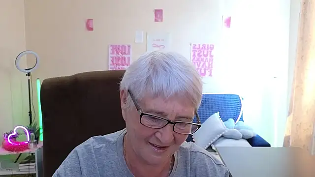 Snapshot of Sandra_Snowflake chatting on June 2026 12:07:01 PM Sandra Snowflake online show from June 2026 12:07:01 PM