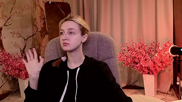 aishiro online show from November 2025 05:51:02 AM