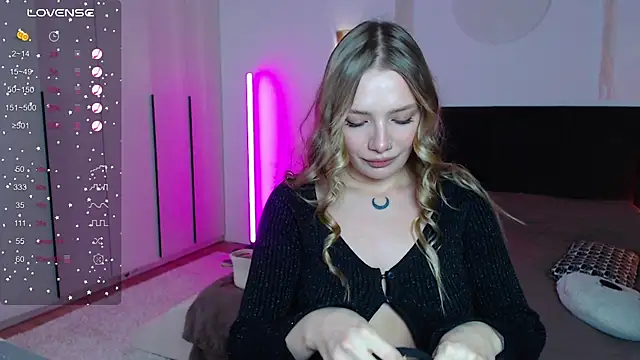 LunaticaBae online show from February 2025 01:05:02 AM