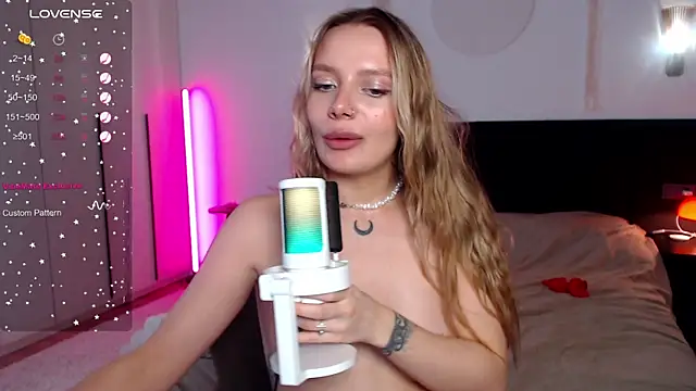 LunaticaBae online show from March 2025 07:20:02 AM