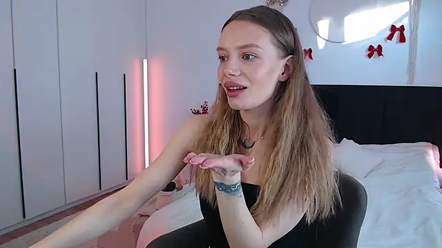 LunaticaBae online show from February 2026 03:37:01 AM