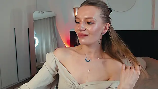 LunaticaBae online show from May 2026 03:12:01 AM