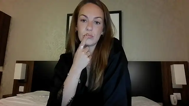 Snapshot of Edenfox- chatting on May 2026 09:09:01 PM Edenfox- online show from May 2026 09:09:01 PM