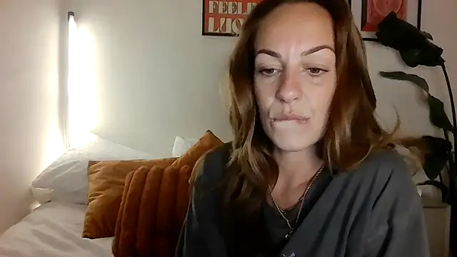 Snapshot of Edenfox- chatting on July 2026 10:53:02 PM Edenfox- online show from July 2026 10:53:02 PM