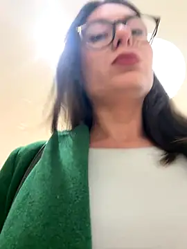 Snapshot of AvaFlowers6 chatting on November 2025 01:18:02 PM AvaFlowers6 online show from November 2025 01:18:02 PM