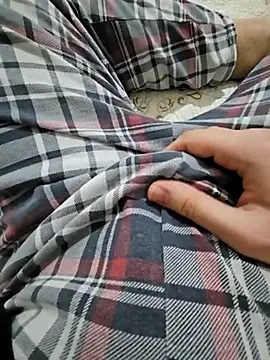 Snapshot of skiciyunis chatting on March 2025 08:19:02 PM skiciyunis online show from March 2025 08:19:02 PM