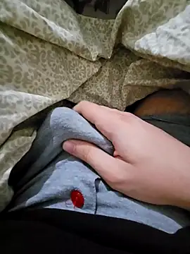 Snapshot of skiciyunis chatting on October 2025 10:07:02 PM skiciyunis online show from October 2025 10:07:02 PM