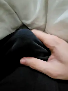 Snapshot of skiciyunis chatting on November 2025 08:52:02 PM skiciyunis online show from November 2025 08:52:02 PM