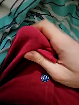 Snapshot of skiciyunis chatting on November 2025 08:20:02 PM skiciyunis online show from November 2025 08:20:02 PM