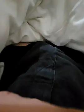 Snapshot of skiciyunis chatting on November 2025 09:31:02 PM skiciyunis online show from November 2025 09:31:02 PM