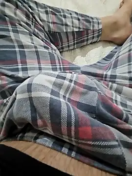 Snapshot of skiciyunis chatting on February 2026 02:15:01 PM skiciyunis online show from February 2026 02:15:01 PM