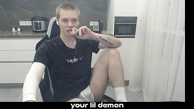 Snapshot of yourlildemon chatting on February 2026 07:03:02 PM yourlildemon online show from February 2026 07:03:02 PM