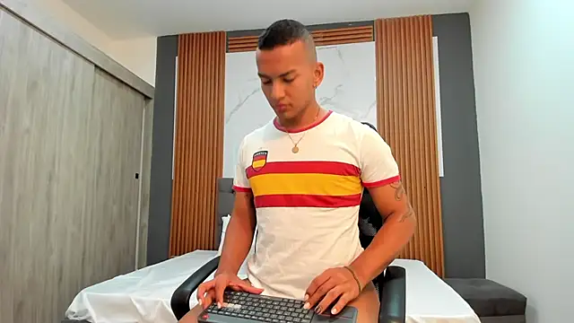 Rafa2004Cruz online show from February 2025 11:38:02 AM